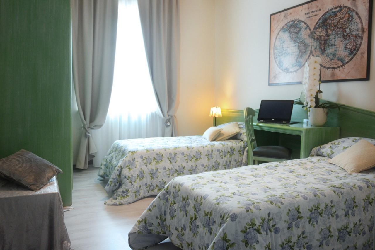 פסקיארה דל גארדה Hotel Oceano מראה חיצוני תמונה