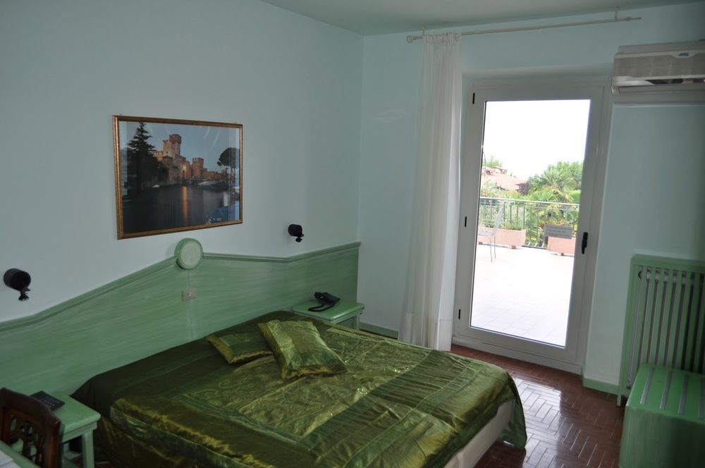פסקיארה דל גארדה Hotel Oceano מראה חיצוני תמונה