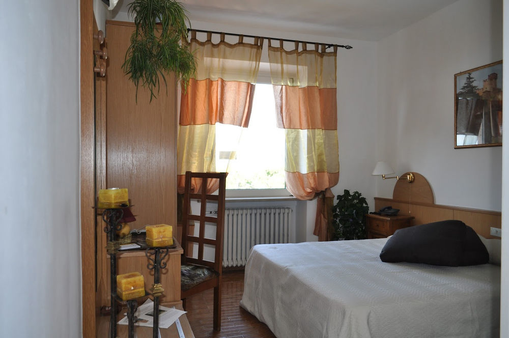 פסקיארה דל גארדה Hotel Oceano מראה חיצוני תמונה