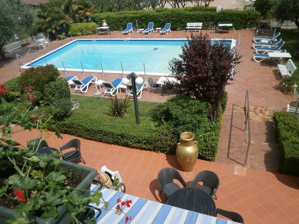 פסקיארה דל גארדה Hotel Oceano מראה חיצוני תמונה