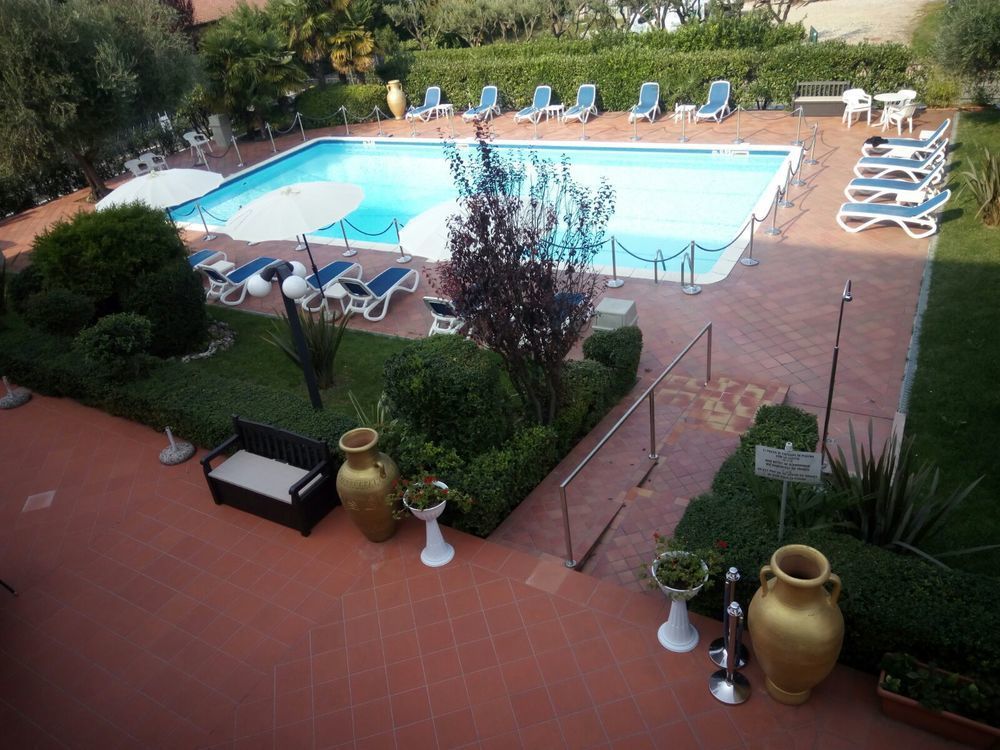 פסקיארה דל גארדה Hotel Oceano מראה חיצוני תמונה