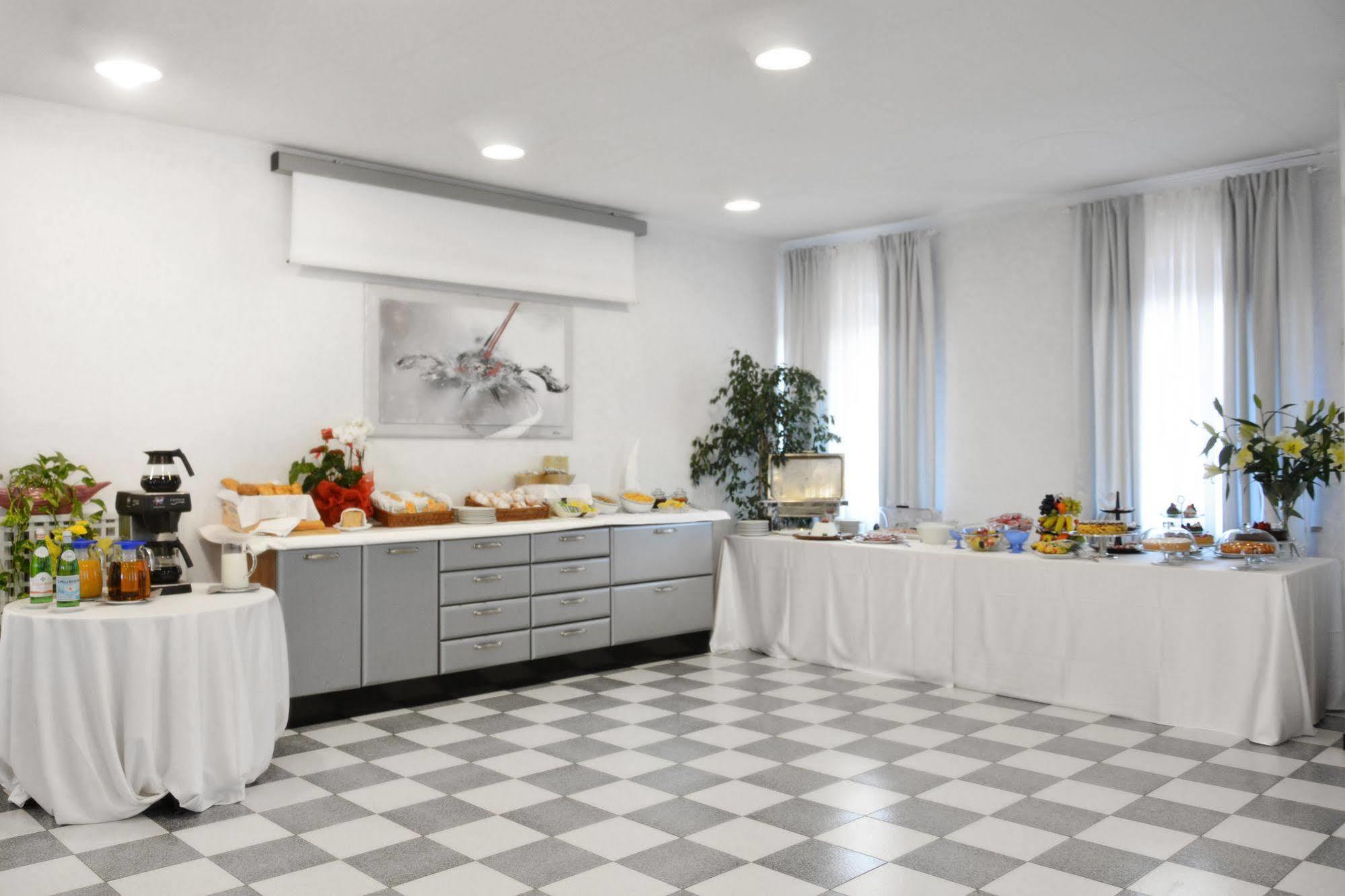פסקיארה דל גארדה Hotel Oceano מראה חיצוני תמונה